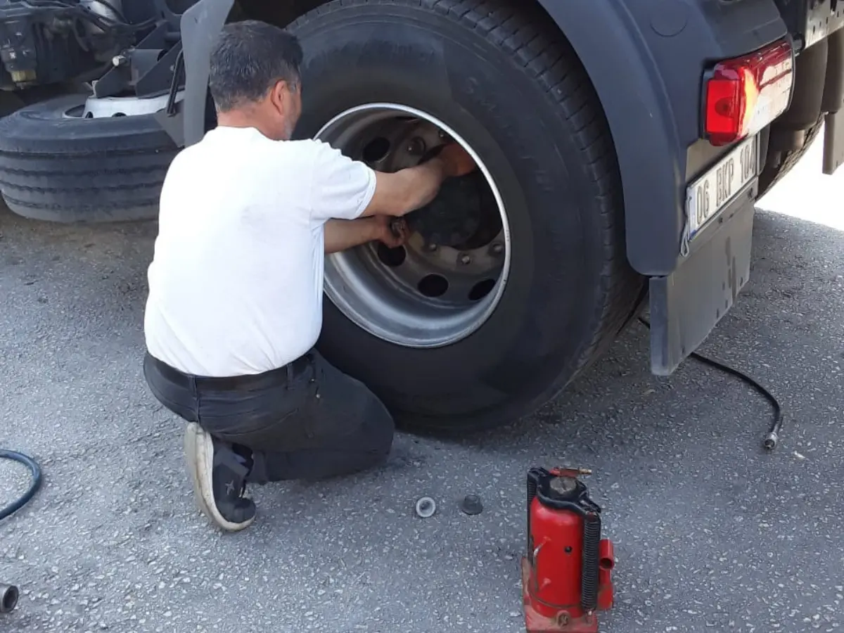 Karahallı Oto Lastikçi